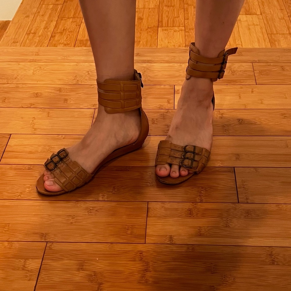 Pour la Victoire Brown Leather Strappy Sandals
